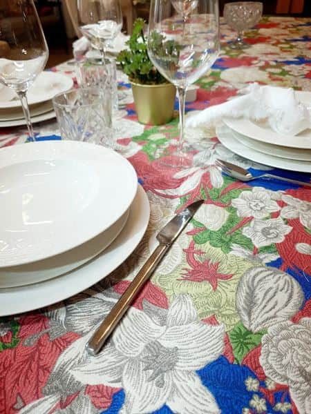 מפות שולחן אחרות ושמחות