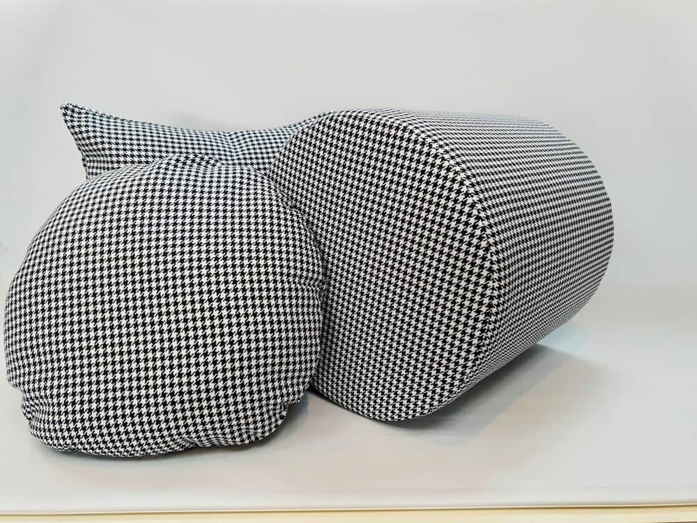 הדום עגול קוטר 40 בד פפיטה שחור לבן