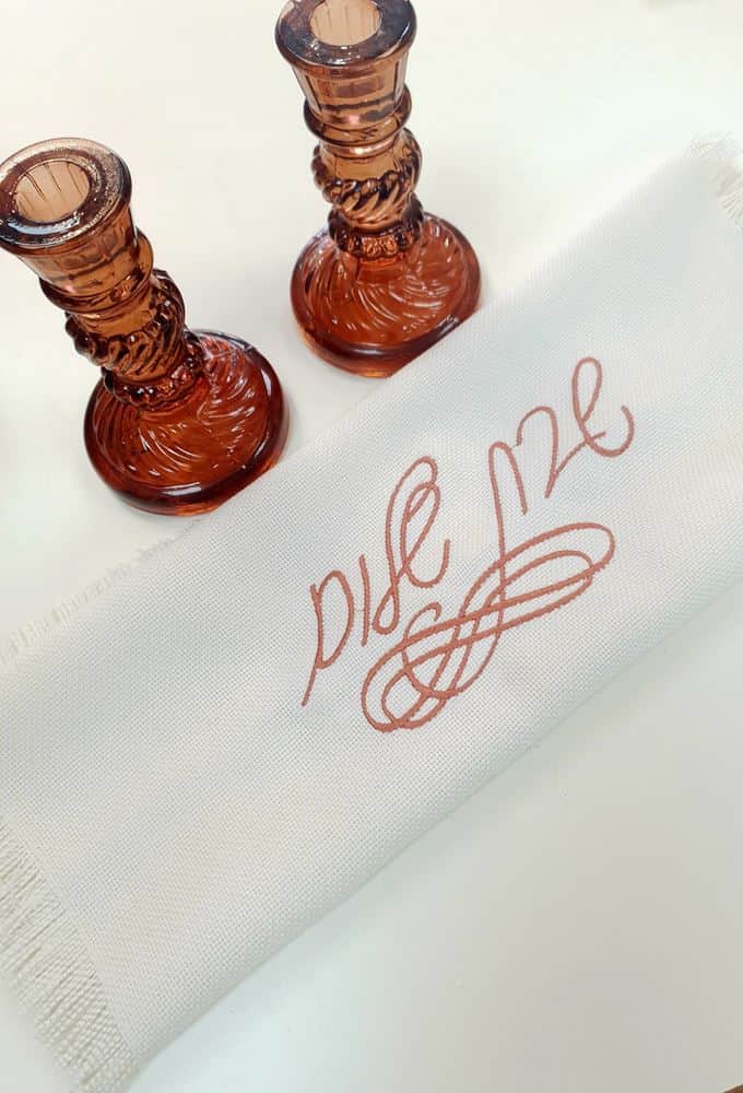 כיסוי חלה סופיה שמנת עם רקמה גוון חמרה