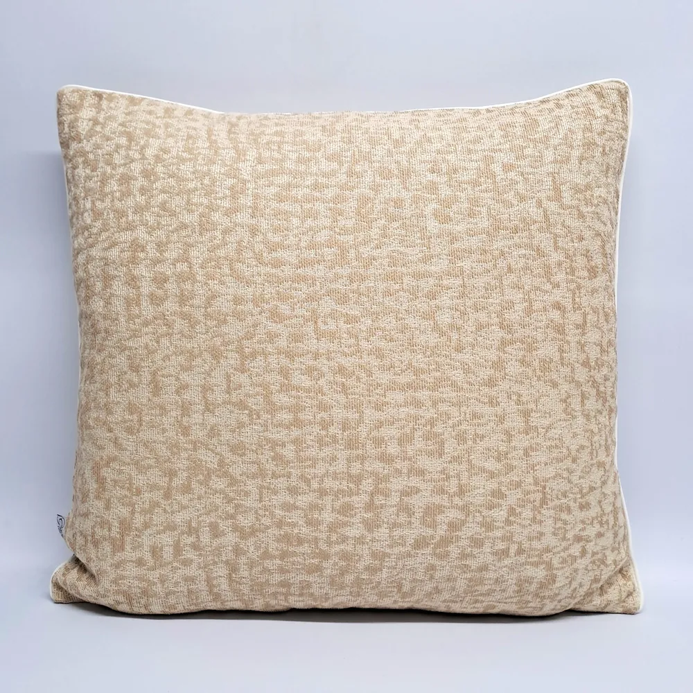 כרית נוי פומפי קדר לבן