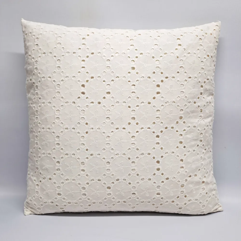 כרית נוי תחרה לבן