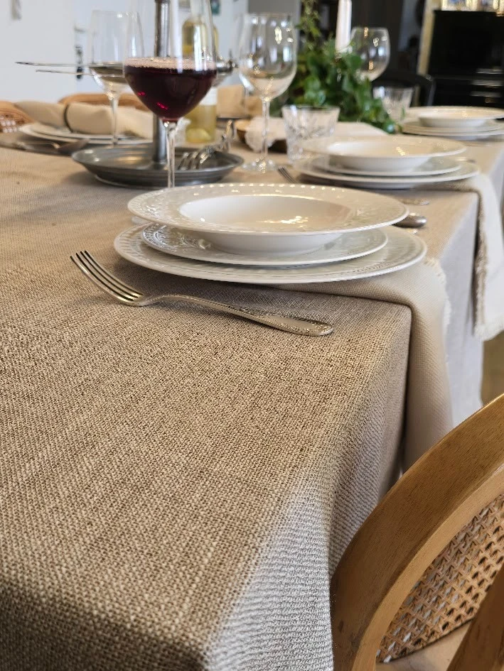 מפת שולחן פשתן סוואג' בגוון חול