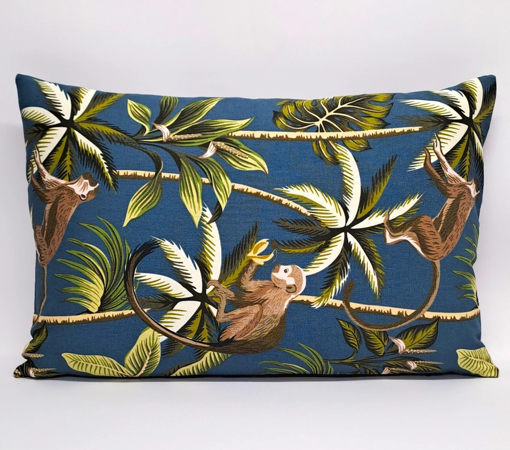 כרית נוי לסלון טרופיקנה כחול הדפס קופים