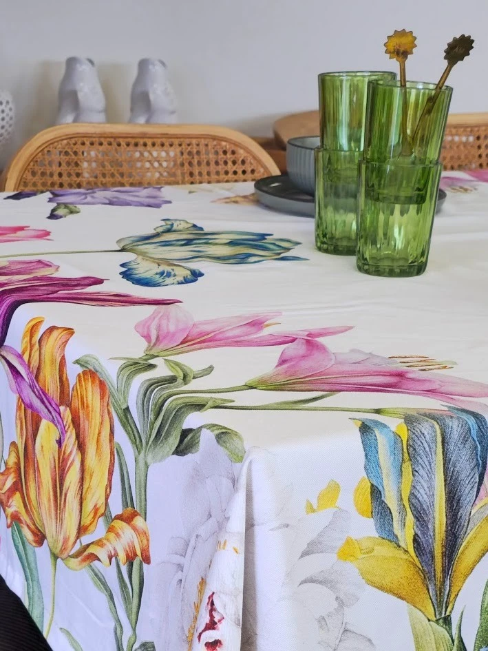 סורנטו מפת שולחן מודפסת דגם אירוסים