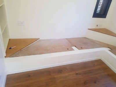 פינת טלויזיה לפני הלבשת ריפוד