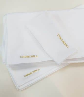 מפיות בד רקומות מפיות בד לבנות רקומות לוגו לאירועים למסעדות החל מ 19 ש"ח בתיאום מראש