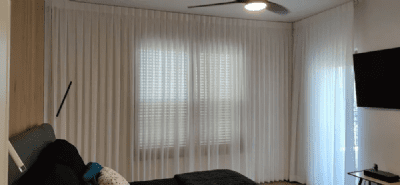 וילון קפלים נשפך לחדר שינה