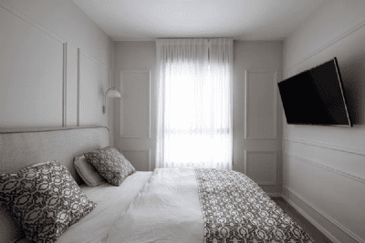 וילון קפלים נשפך לחדר שינה