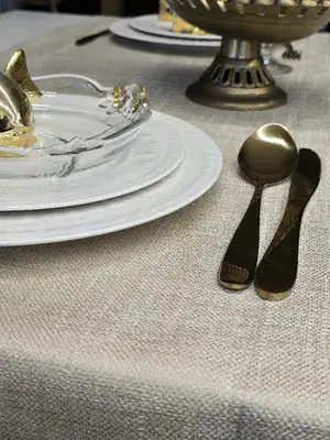 רנר לשולחן אמנדה גרג'