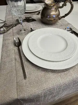 רנר לשולחן אמנדה גרג'