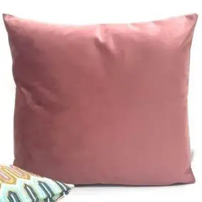 כרית נוי קטיפה ורוד פודרה