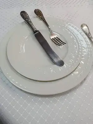 מפת שולחן קלאסיק לבנה מלבנית/מרובעת/עגולה