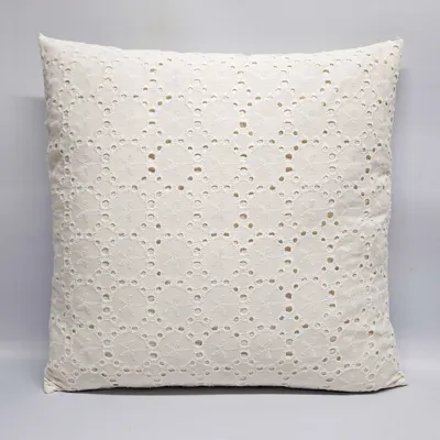 כרית נוי תחרה לבן