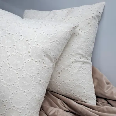 כרית נוי תחרה לבן