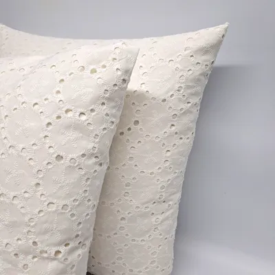 כרית נוי תחרה לבן