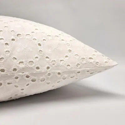 כרית נוי תחרה לבן