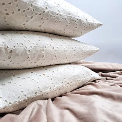 כרית נוי תחרה לבן