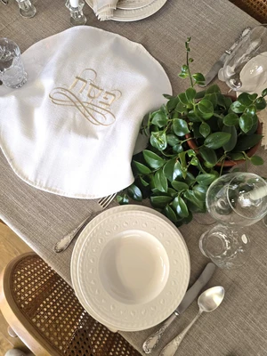 מפת שולחן פשתן סוואג' בגוון חול