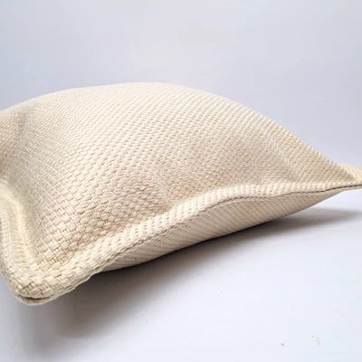 כרית נוי לסלון בלייזר שמנת צביטה