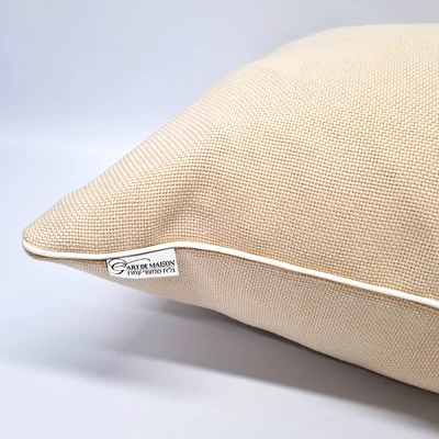 כרית נוי לסלון סופיה שמנת עם קדר לבן