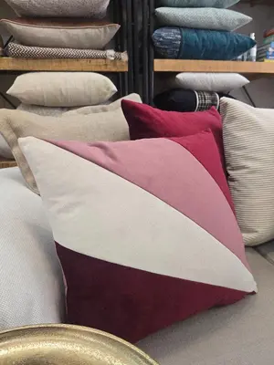 סט רביעית כריות בגווני בורגנדי שמנת