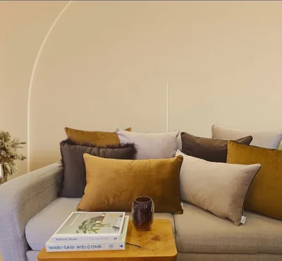 מערך כריות קטיפה בגווני סהרה כולל קדר בתמונה 8 כריות