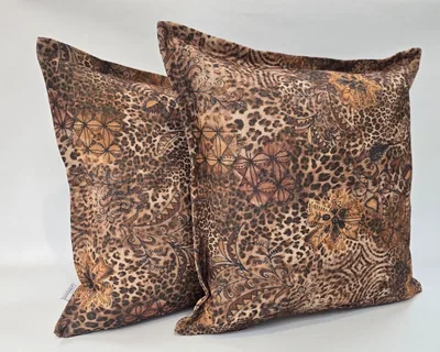 מנומר פשתן מודפס עם צביטה מסביב להדגשה