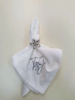 מפית פרימיום עם רקמת לוגו