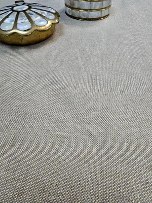 מפת שולחן מסוג טפלון במראה פשתן שזור חוטי זהב אלגנטי לשןלחן חג ואירוח רוחב 1.40