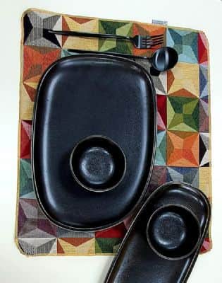 פליסמט משולשים צבעוני ( מצעית לשולחן )