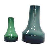 כד זכוכית גוון שחור / ירוק גובה 26 קוטר תחתון 16