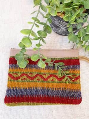 ארנק קלאצ' אטני  עשוי מפיסת שטיח קילים עבודת יד