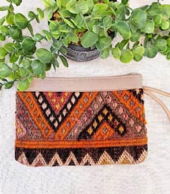 ארנק קלאצ' אטני  עשוי מפיסת שטיח קילים עבודת יד