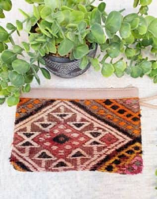 ארנק קלאצ' אטני  עשוי מפיסת שטיח קילים עבודת יד