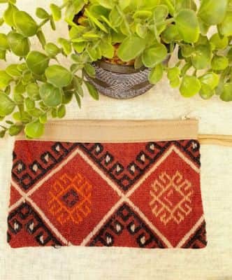 ארנק קלאצ' אטני  עשוי מפיסת שטיח קילים עבודת יד