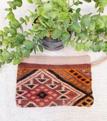 ארנק קלאצ' אטני  עשוי מפיסת שטיח קילים עבודת יד
