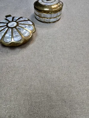 מפת שולחן מסוג טפלון במראה פשתן שזור חוטי זהב אלגנטי לשןלחן חג ואירוח רוחב 1.40